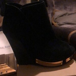 Vince Camuto black suede booties size 6.5 new